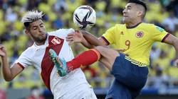 Zambrano jugando por Perú ante Colombia