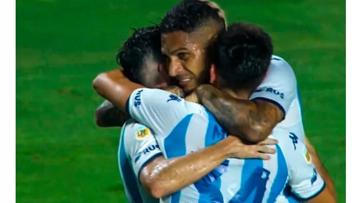 ¡Paolo en modo Depredador! Peruano marcó golazo para Racing