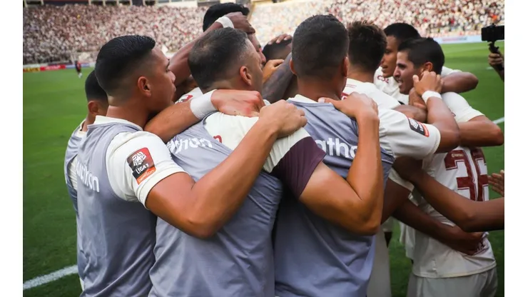 La U por fin se abrazó