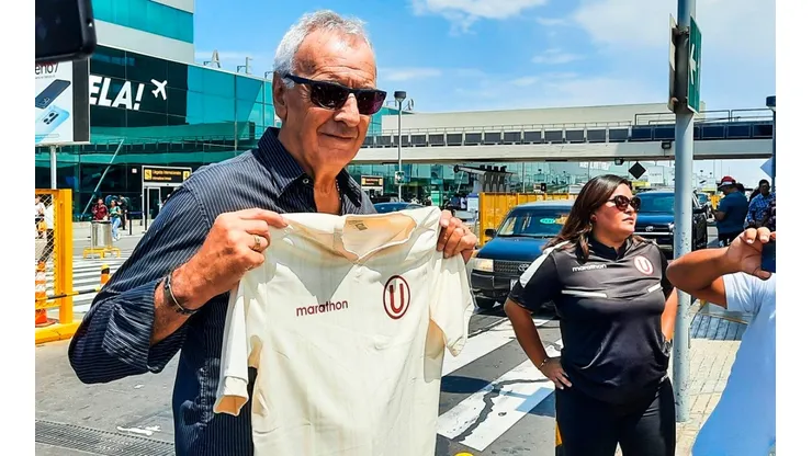 Fossati llegó a Lima y dejó un recado a la hinchada de la 'U'
