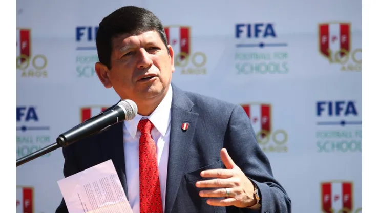¿Por qué es investigado Agustín Lozano?