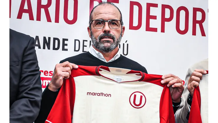 El estratega argentino seguirá en el club.