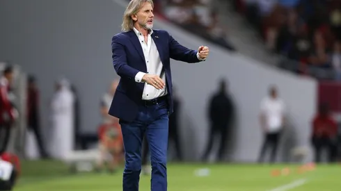 Ricardo Gareca dirigiendo ante Australia en el repechaje