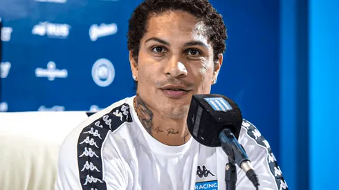 Paolo Guerrero va de suplente en Argentina.