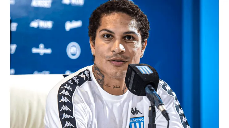 Paolo Guerrero va de suplente en Argentina.