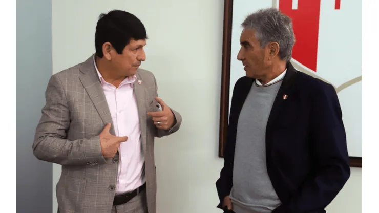¿Qué opina Juan Carlos Oblitas sobre la problemática en el fútbol peruano?