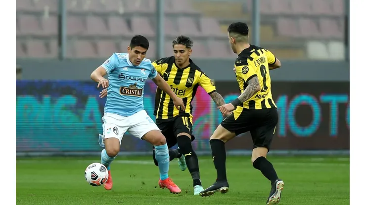 Sporting Cristial v Pe�arol - Copa CONMEBOL Sudamericana 2021