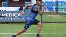 Paolo Guerrero entrena a la par de sus compañeros en Racing Club