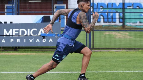 Paolo Guerrero entrena a la par de sus compañeros en Racing Club