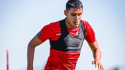 Alex Valera busca romperla con los cremas.