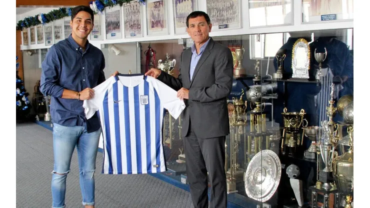 Ese jugador tuvo un paso por el fútbol español, además defendió a varios clubes del torneo peruano.