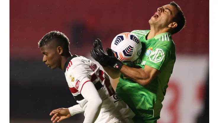 Sao Paulo v Sporting Cristal - Copa CONMEBOL Libertadores