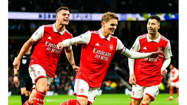 Arsenal cerca del título de la Premier: venció a Tottenham con contundencia
