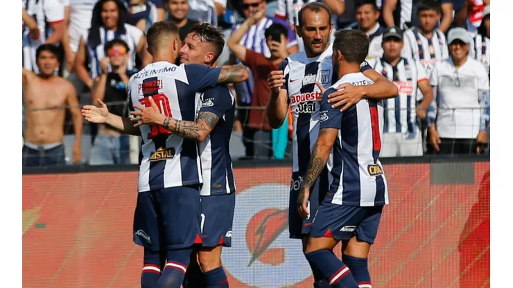 Alianza Lima venció al Junior de Barranquilla en su Tarde Blanquiazul