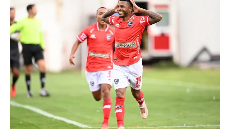Cienciano arrolla en su presentación 2023