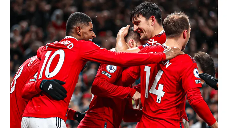 Luke Shaw celebró con sus compañeros el segundo tanto.