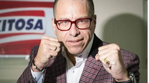 Phillip Butters insulta a hinchas que comparan a Messi con Maradona