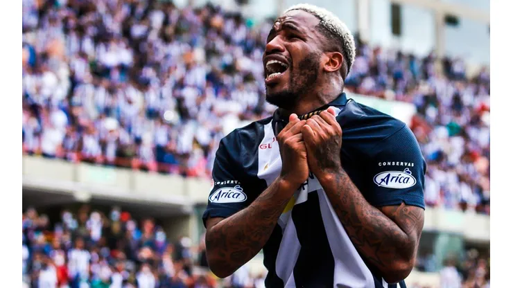 Farfán se retira: detalles de su adiós y qué papel tendría en Alianza