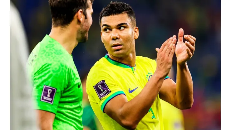 Prensa se rinde ante Casemiro y festeja pase a octavos de Qatar 2022
