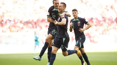 Mitchell Duke marcó de cabeza para los australianos