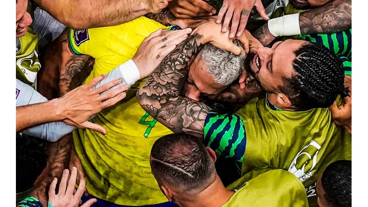 Prensa destaca a Richarlison y lo coloca como el '9' de Brasil para ganar el Mundial.