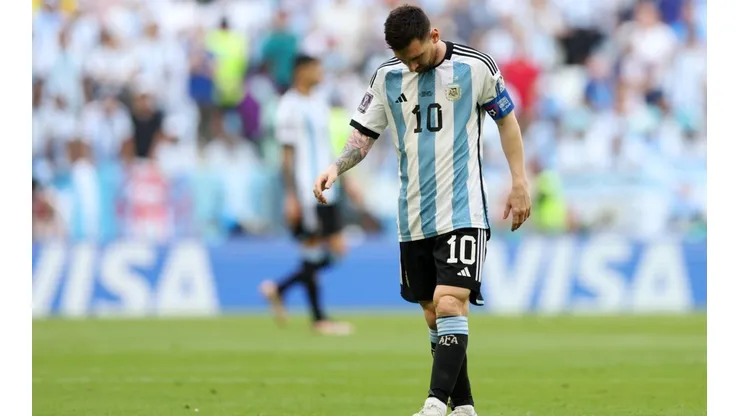 Lionel Messi sufrió en el debut