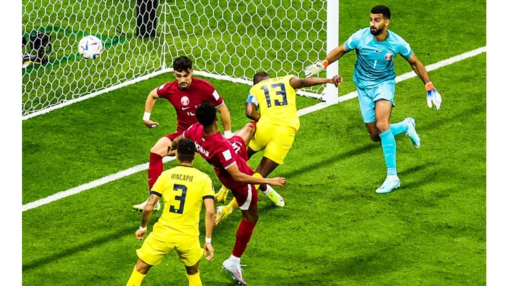 Ecuador anotó el 1-0, pero árbitro lo anuló tras revisión del VAR. (Foto: Getty Images)