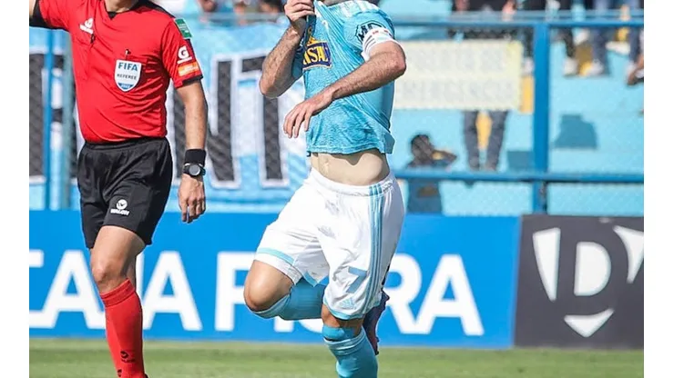 A pesar de que estas dos personas se encuentran alejadas del fútbol, Erick Delgado respondió las críticas de Felipe Cantuarias hacia Innova, por la salida de Horacio Calcaterra. No es la primera vez que ambos se enfrentan.