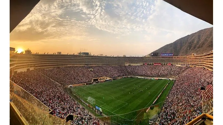 El ex volante de Universitario, Edison Flores dio un consejo a la directiva merengue, luego de que lleva años sin sumar la estrella 27.