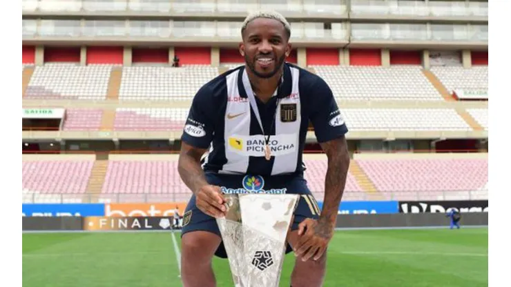Jefferson Farfán 'trollea' a hinchas de Universitario de Deportes