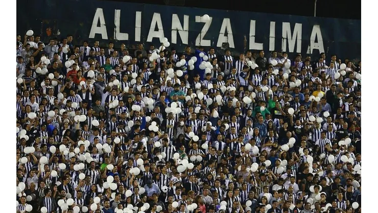 Hinchas de Alianza Lima ocasionan disturbios en concentración de Melgar