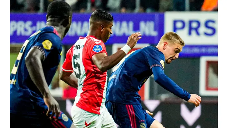 Miguel Araujo fue un gran patrón en defensa: Emmen da el golpe empatando con Ajax