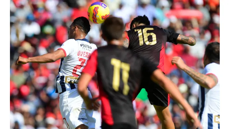Melgar ganó la primera del fútbol peruano gracias a un autogol de Yordi Vílchez