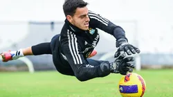 El portero se quedaría en el club para el próximo año.