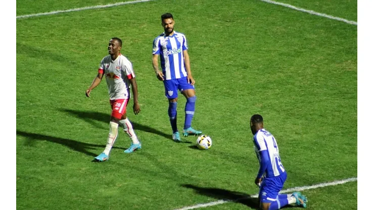 Avaí perdió ante Bragantino y la próxima fecha se podría ir al descenso. Foto: BrasilNews