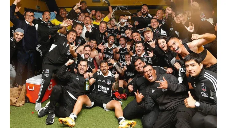 Costa celebrando con el Cacique