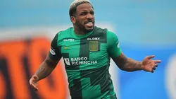 Jefferson Farfán mostró su incomodidad con la prensa previo a viajar a Ayacucho. Foto: GLR