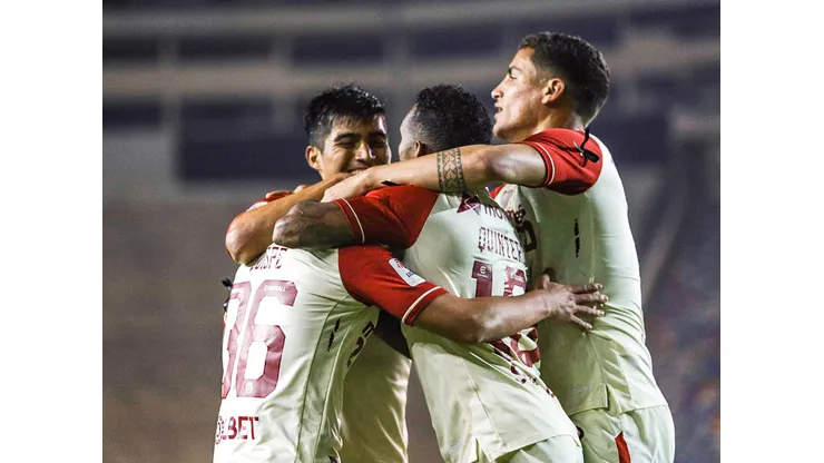 Con doblete de Piero Quispe, Universitario derrotó 2-0 a Sport Huancayo. Foto: LFP