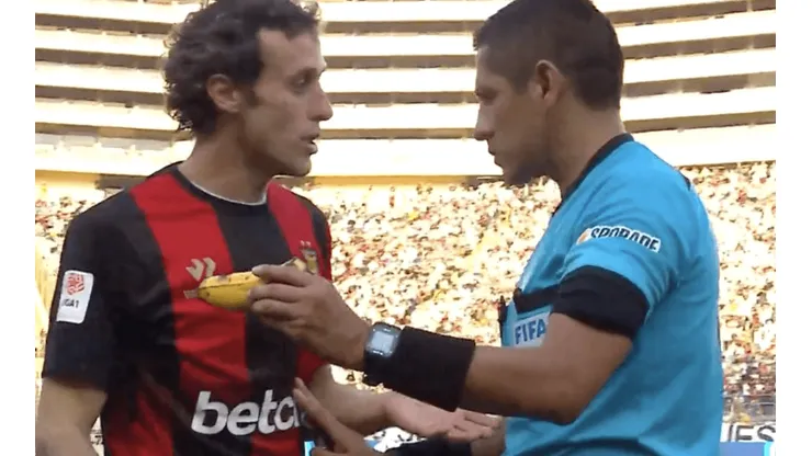 Silvio Valencia sobre acto de racismo a Kevin Quevedo: "Le lanzaron un plátano para que recupere potasio"