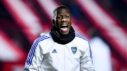 Advíncula es apuntado por la prensa argentina