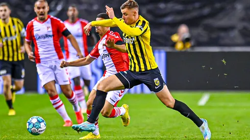 Miguel Araujo fue titular en Emmen FC.