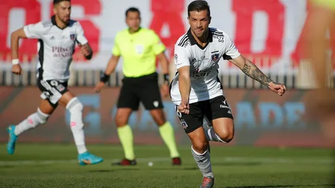 Gabriel Costa celebrando en Chile