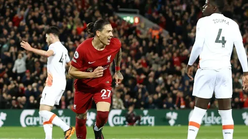 Darwin Núñez marcó de cabeza