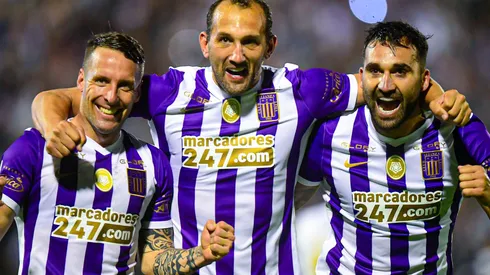 Hernán Barcos anotó uno de los goles en el triunfo de Alianza Lima.