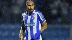 Paolo Guerrero no la pasa bien en Avaí