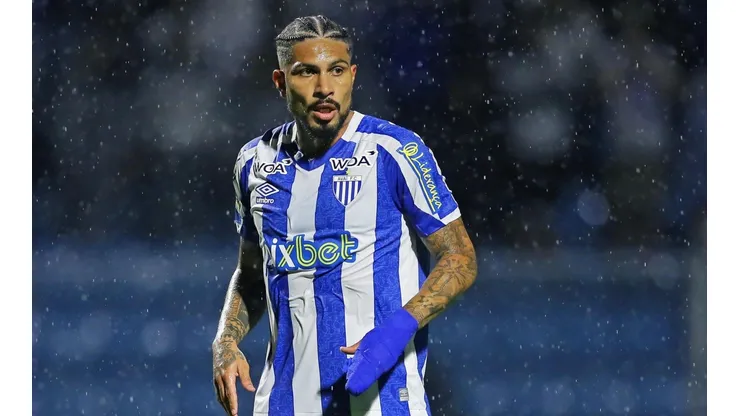 Paolo Guerrero no la pasa bien en Avaí