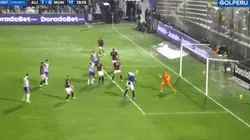 Tremendo cabezazo de Arley Rodríguez para marcar el primero del partido