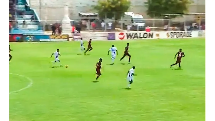 Sullana se pasea ante la 'U' y convierte este golazo para el 2-0. (Foto: Captura de pantalla)