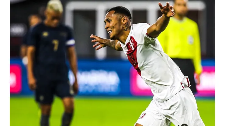 "De a pocos": Zambrano advierte a Reyna con serio mensaje. (Foto: Selección Peruana)
