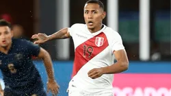 Bryan Reyna marcó el 3-1 para la Selección Peruana ante El Salvador. Foto: FPF